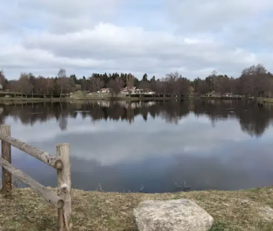 Le réservoir de pêche à la Mouche d'Usson en Forez