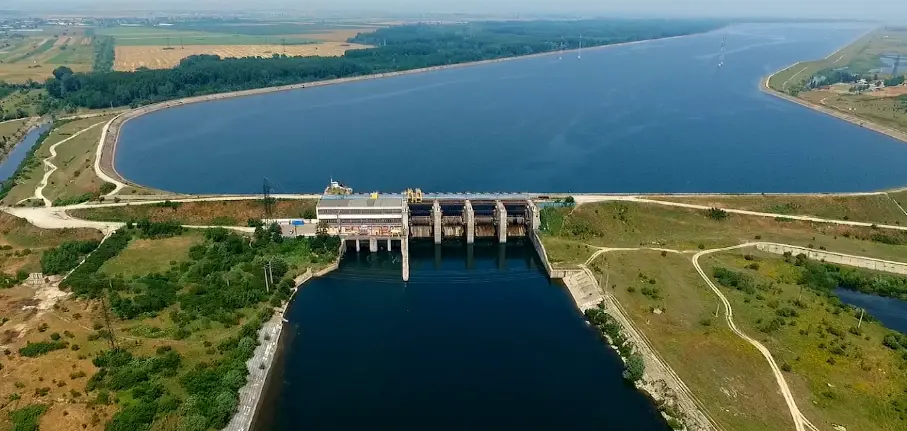 Lac acumulare Arcești cu bălțile adiacente
