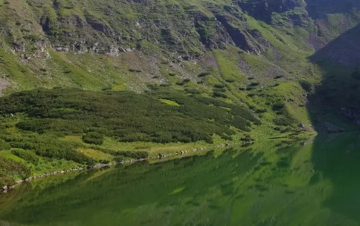 Lacul montan Iezerul Mic