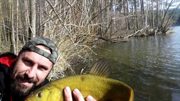 Březen, časné jaro – feeder,splávek - lov pod „nohama“