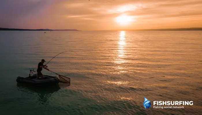 Kapor ulovený pri západe slnka, keď ryby berú najlepšie.