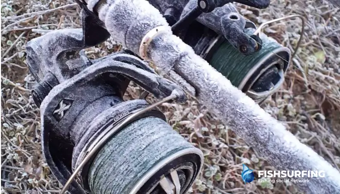 Mráz na vode dokáže poriadne poštípať prsty, ale ak k vychádzke pristúpite správnym spôsobom, môžete sa tešiť na pekné úlovky.