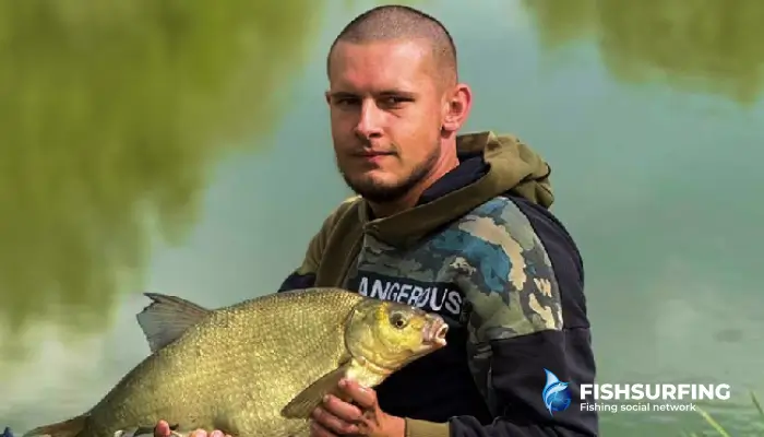 The calmer flat sections and tributaries belong to bream, roach and white fish in general.