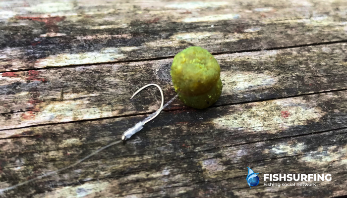 Its size should also be chosen according to the type and size of bait we use.