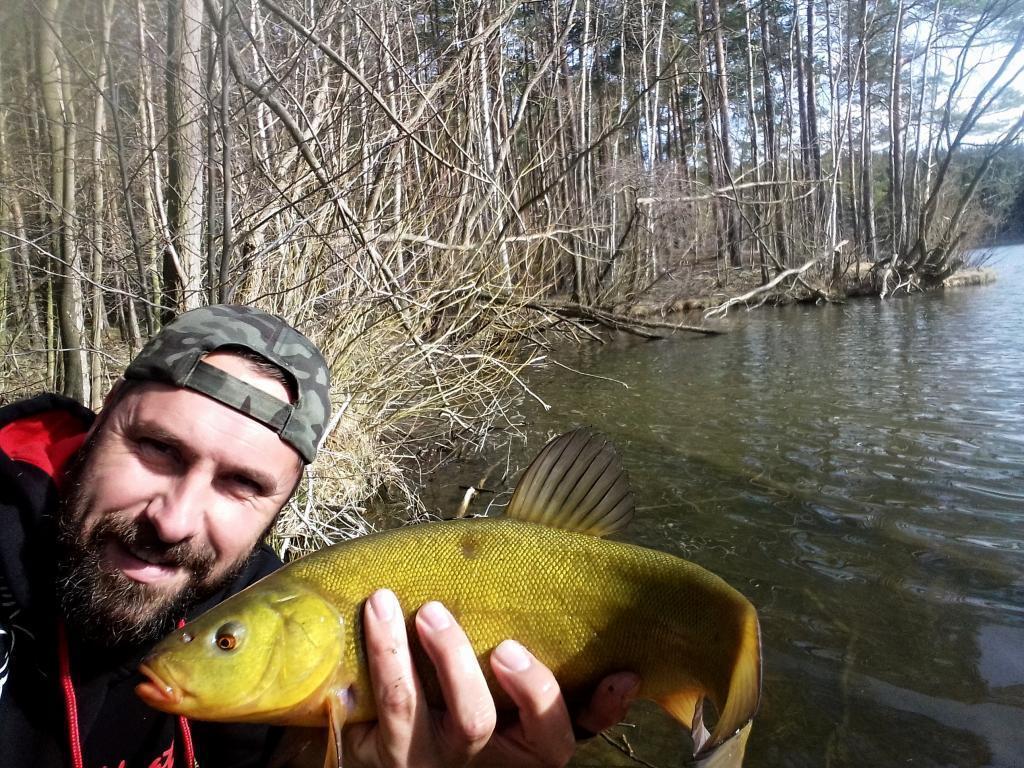 Březen, časné jaro – feeder,splávek - lov pod „nohama“