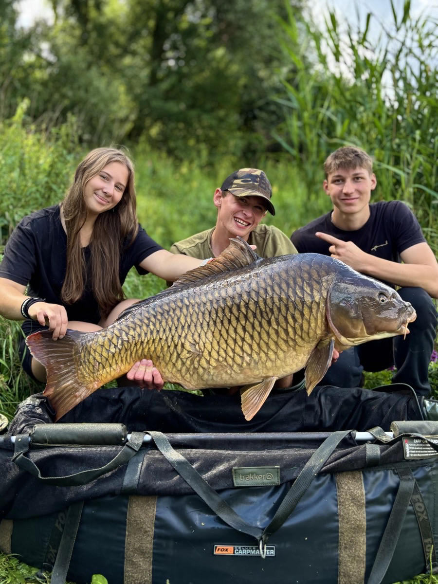 💥𝐌𝐨𝐧𝐬𝐭𝐞𝐫 𝐂𝐨𝐦𝐦𝐨𝐧 𝟐𝟓 𝐤𝐠 +💥Můj nový osobák ze svazové vody a zároveň druhá letošní ryba ze svazu přes hranici 25 kg!🤩 Starý šupinatý tank jak se patří 😎🔥