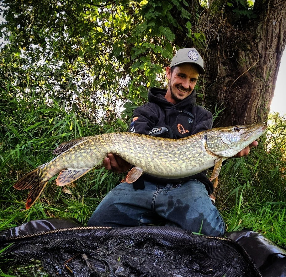 💚🎣🐊Včera jsem na své milované 🐲Dračí řece na konci 12 hodinové výpravy utrhnul 4D Line True Potočáka, dnes pozdě odpoledne jsem se pro něj potopil do hluboké tůně, nerad po sobě nechávám ,,bordel