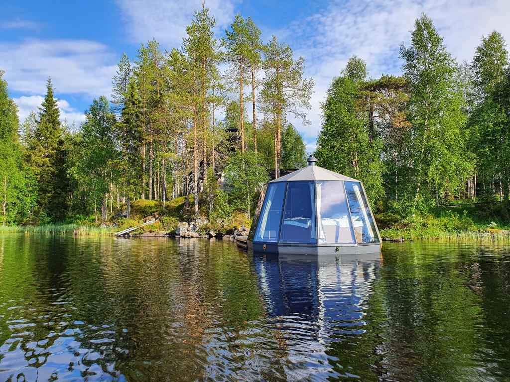 Isokenkäisten Klubi Oy