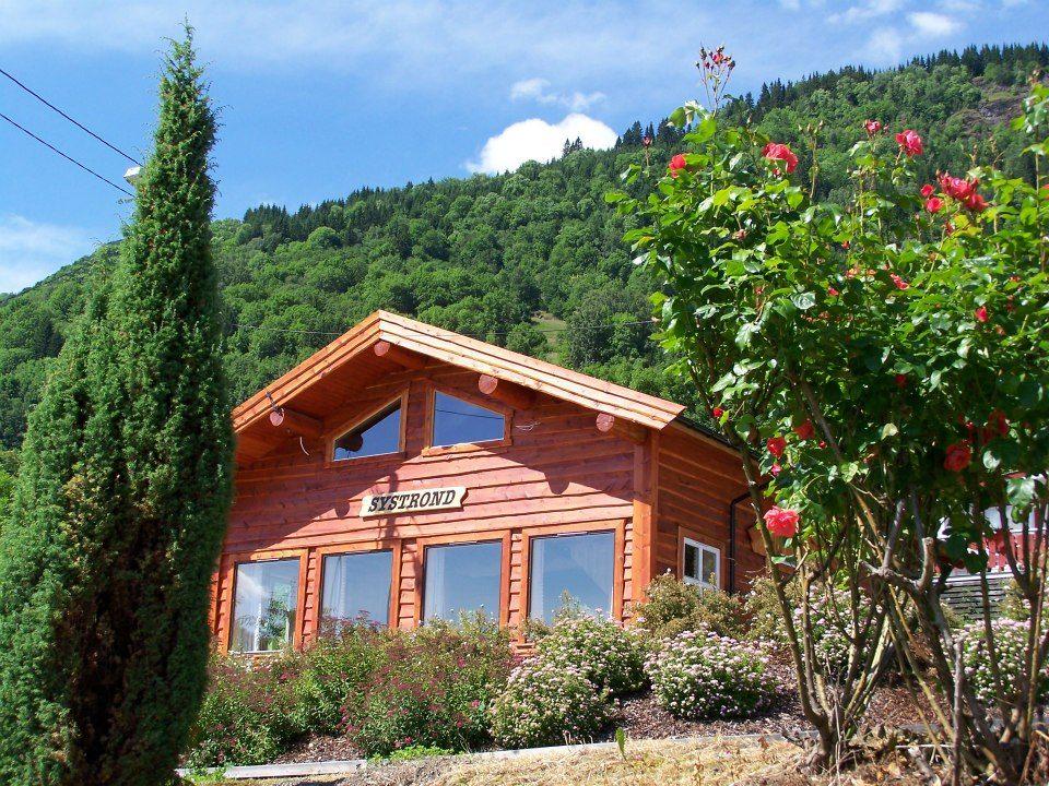 Systrond Motell Hyttesenter og Camping