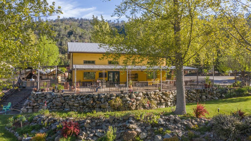 Strawhouse Resorts & Organic Coffee