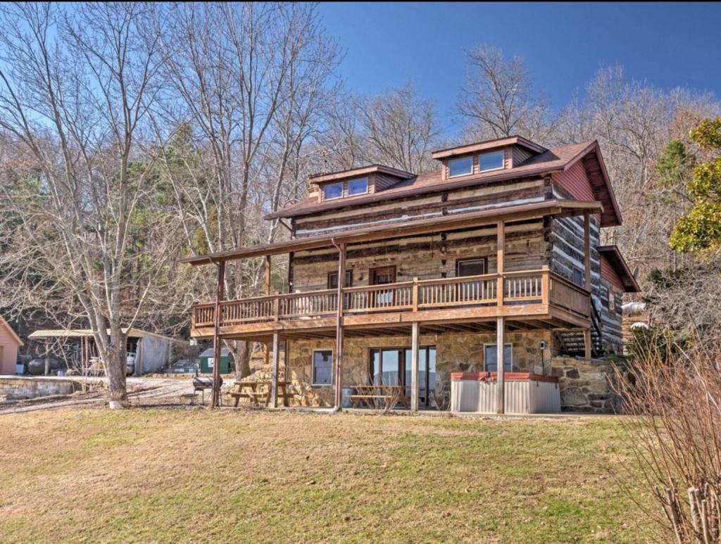 Vinnie's River Cabins