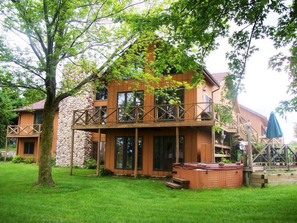 Adams Street Country Lodge