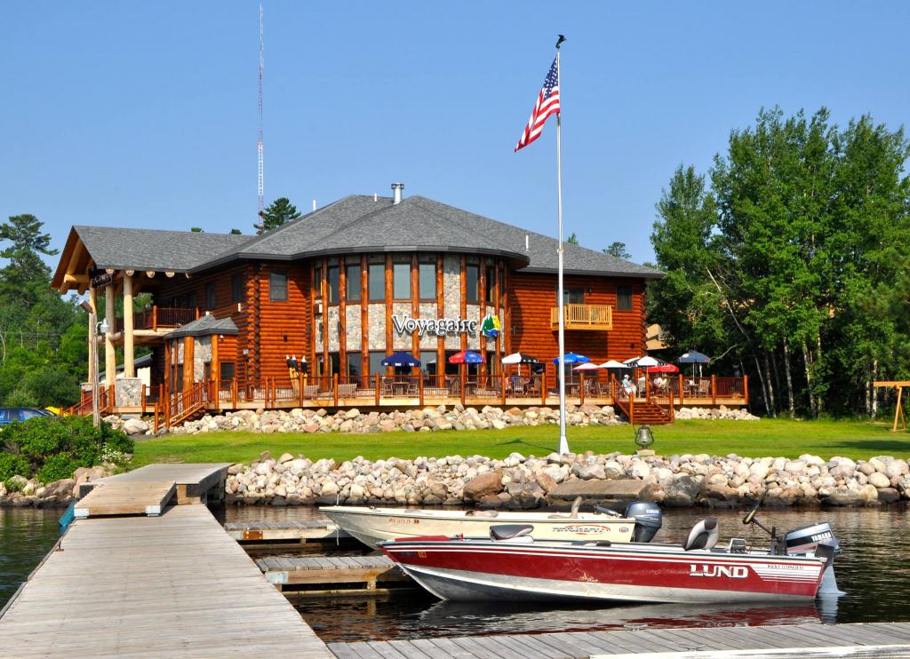 Voyagaire Lodge & Houseboats