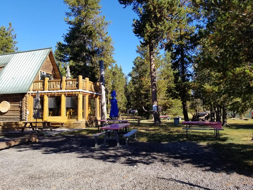 Paulina Lake Lodge