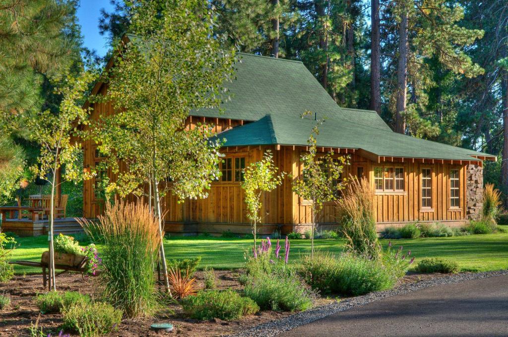 Lake Creek Lodge