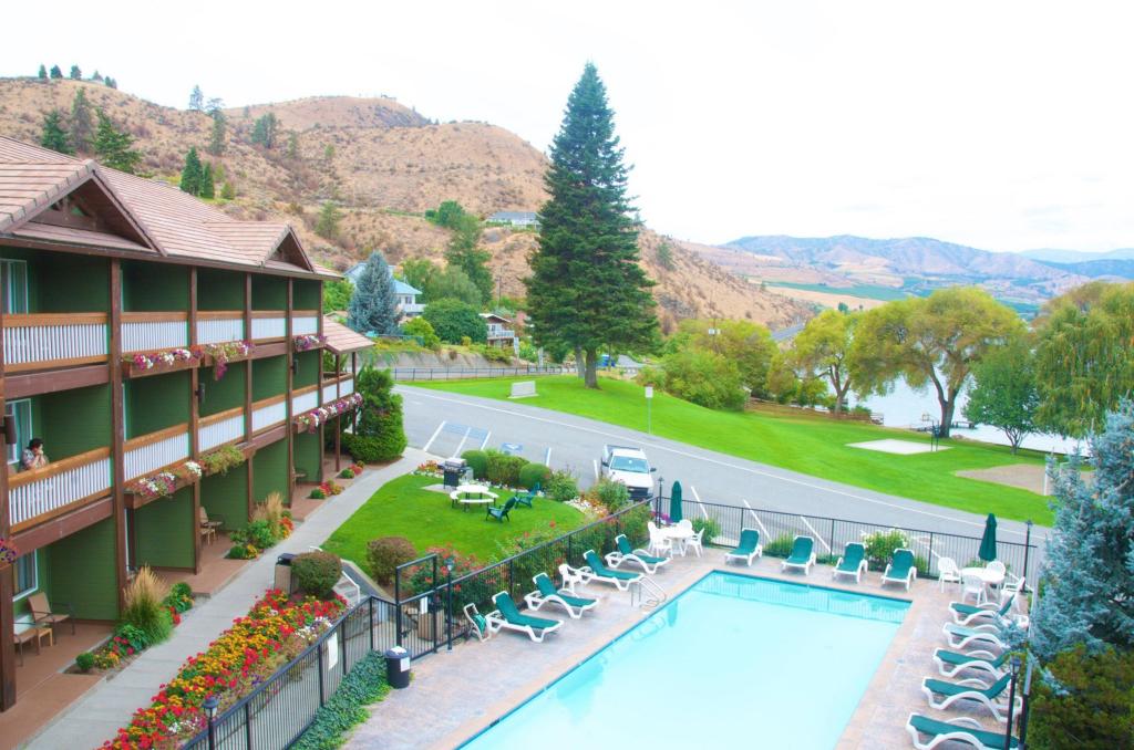 Lakeside Lodge & Suites