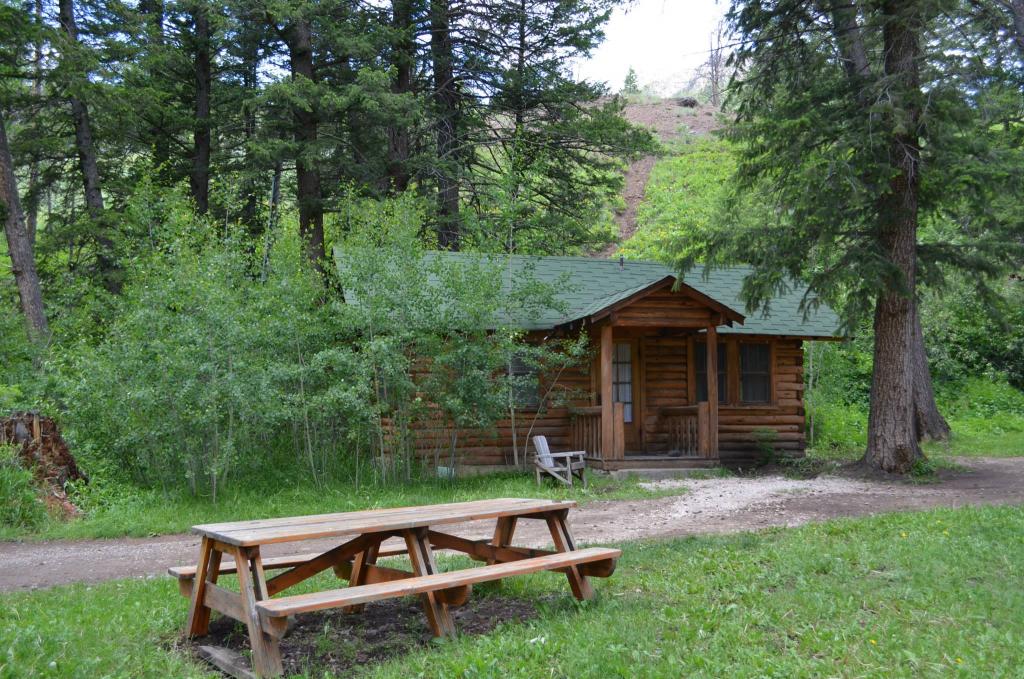 Shoshone Lodge & Guest Ranch