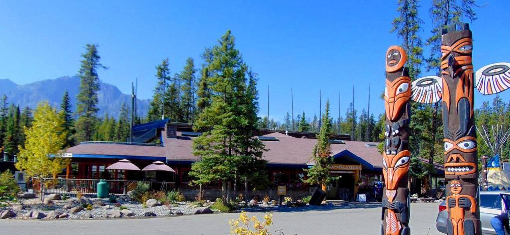 Sunwapta Falls Resort