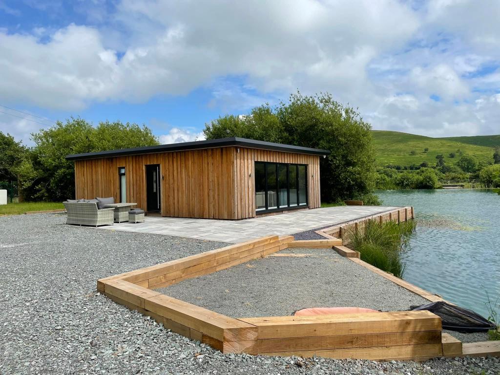 Near Gatten Carp Fishery