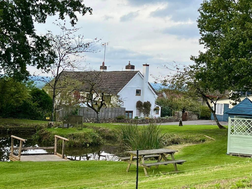 South Farm Holiday Cottages and Fishery
