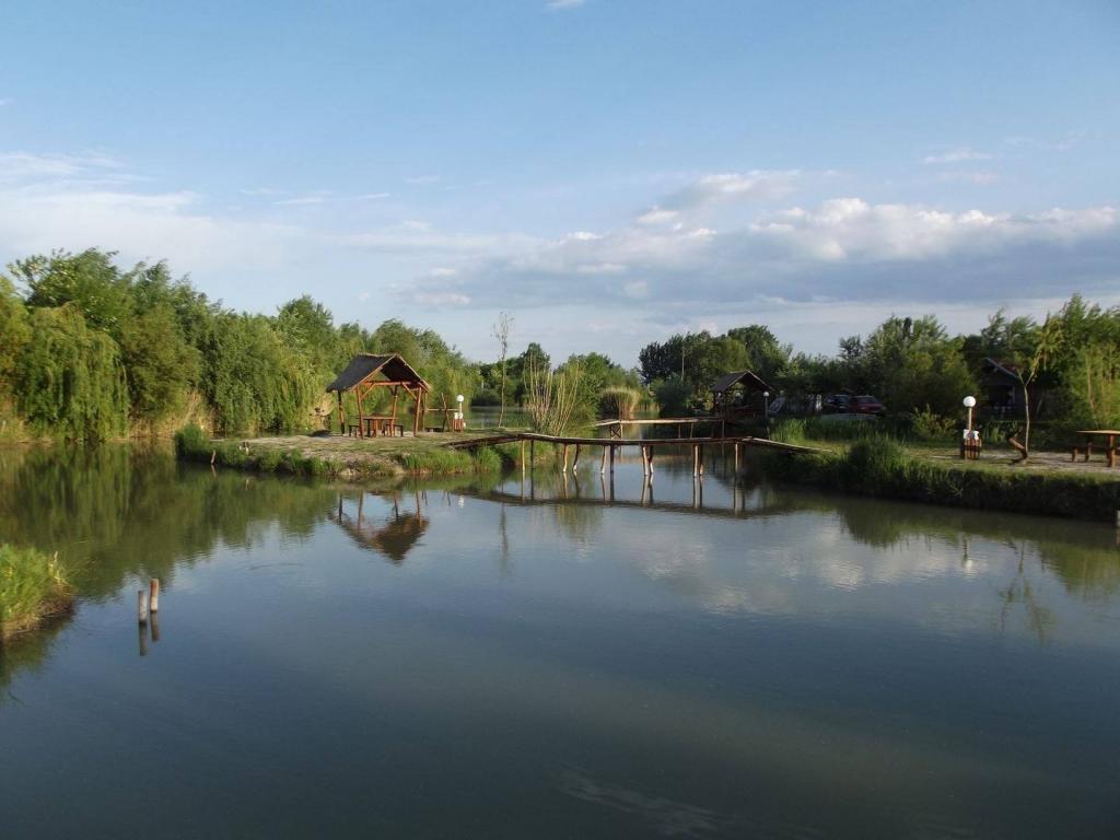 Bálint Horgásztó Jezero