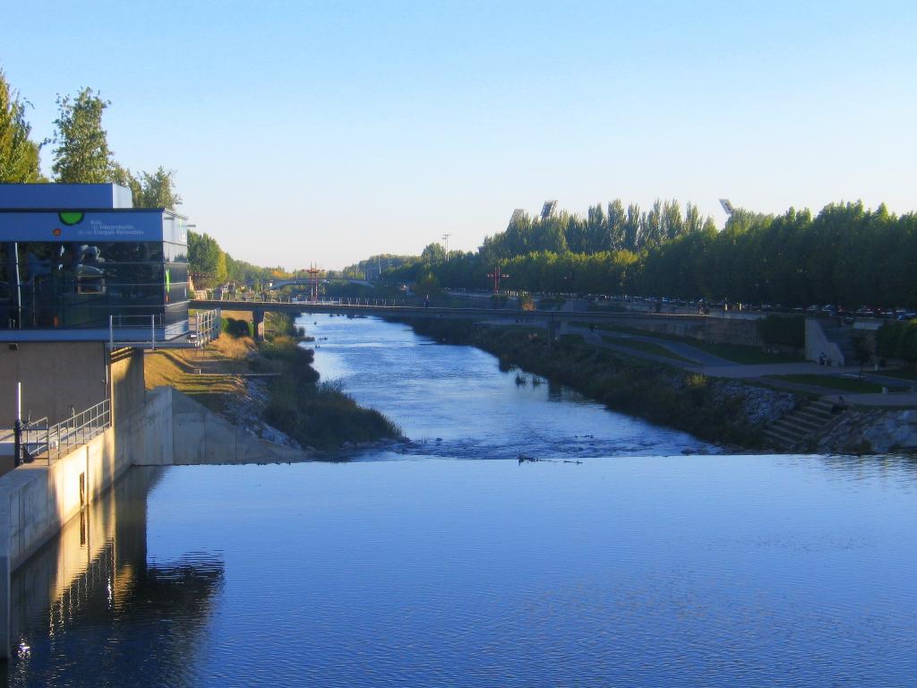 Ciudad de León - Pesca del Cangrejo (Río Bernesga)