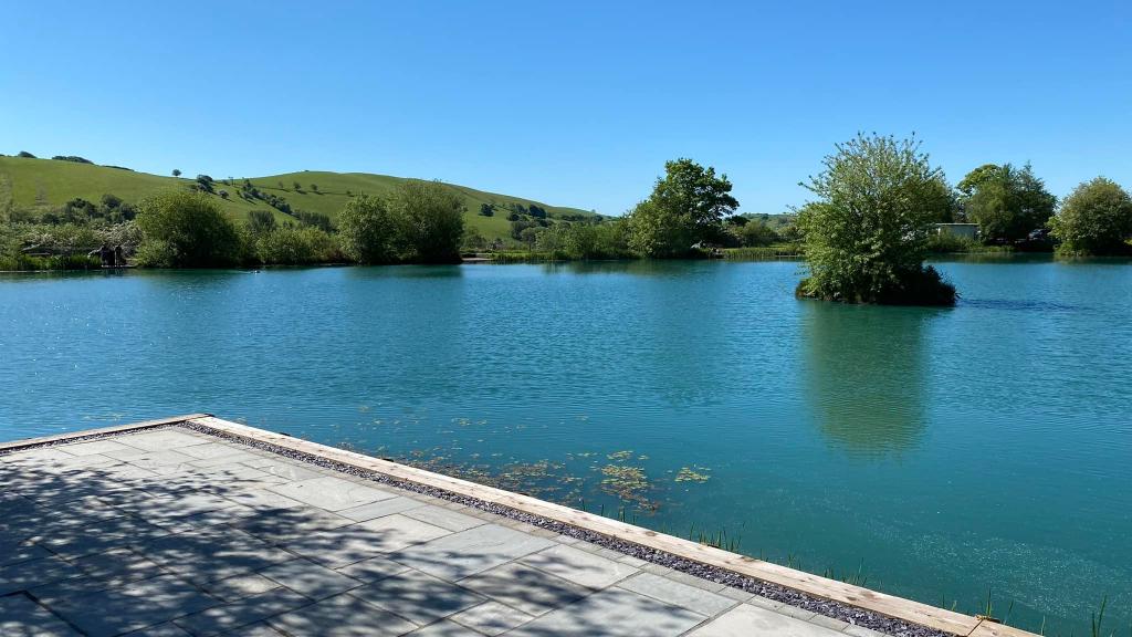 Near Gatten Carp Fishery